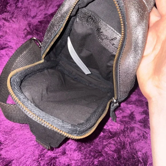 Free People Hudson Metallic Silver Sling Crossbody Bag - Picture 4 of 6